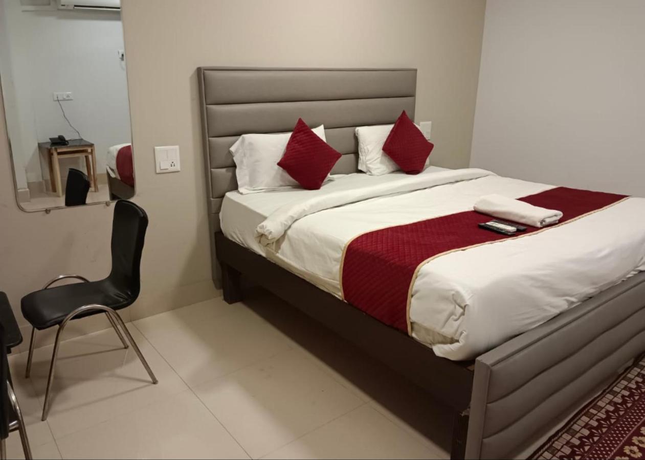 Hotel Amenda International New Delhi Luaran gambar