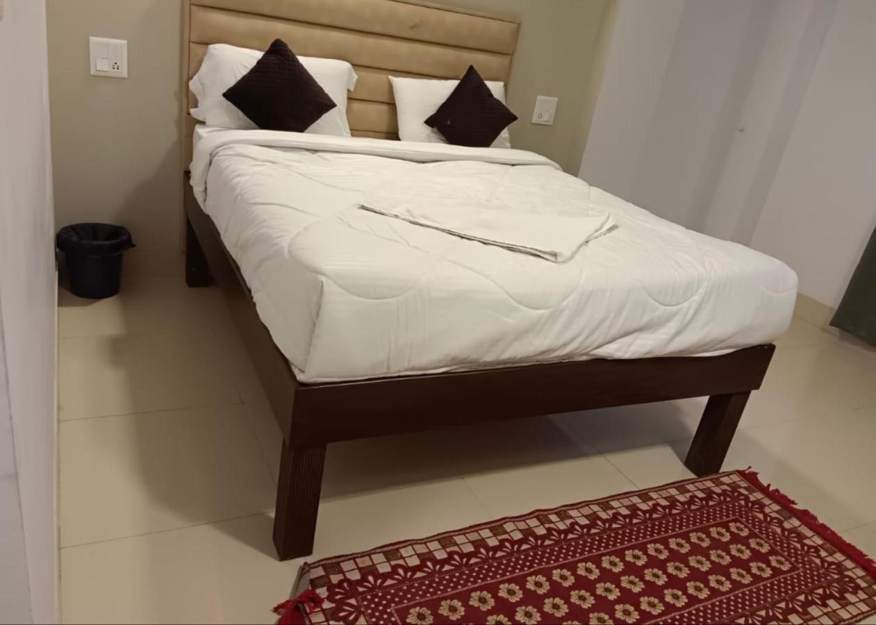 Hotel Amenda International New Delhi Luaran gambar